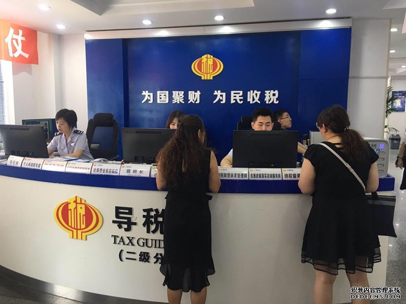 长春税务部门创新宣传减税降费 发票夹上扫码可知政策